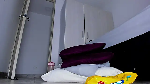 skarleth69 - Skarleth69's free webcam - UK Sex Cams