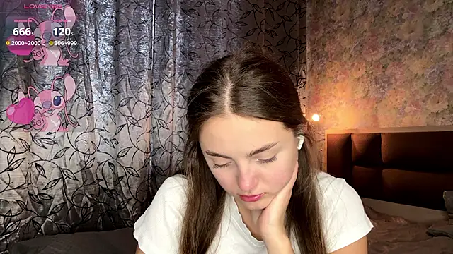 LoraDavi from StripChat is Freechat