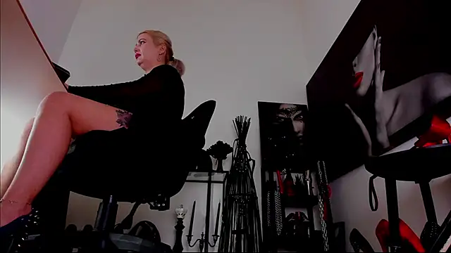 MistressDemi webcam