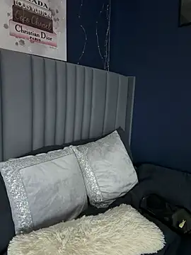 Webcam Model (Sky25x)  is live.Free join now!