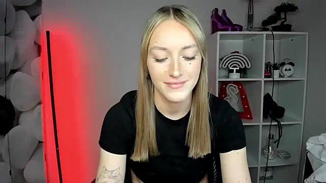 EvelynBlond webcam