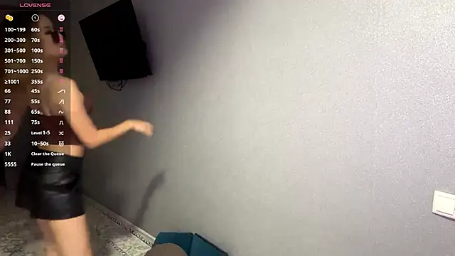 Ur_neighbor_Kira webcam