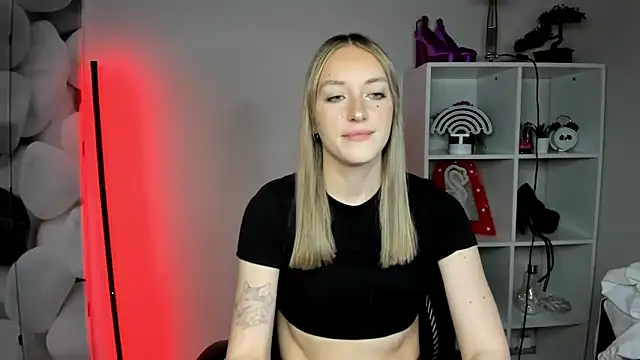EvelynBlond webcam