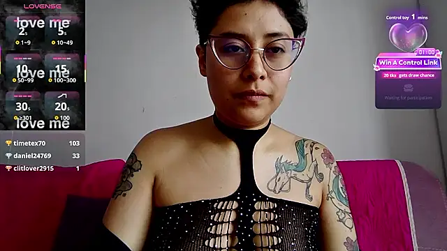 Juliexxxxtasy webcam