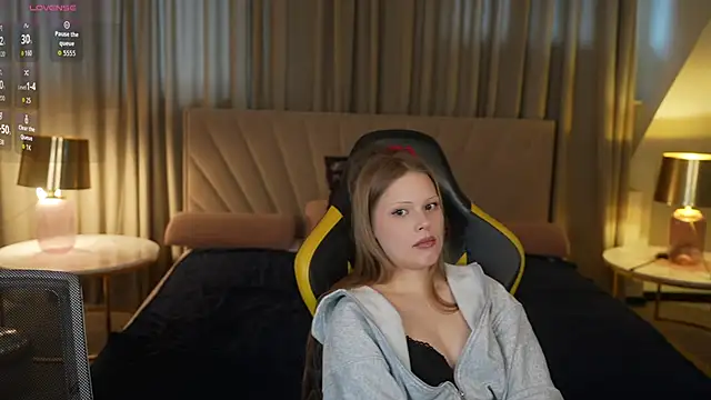 Charlotte_Dreams webcam