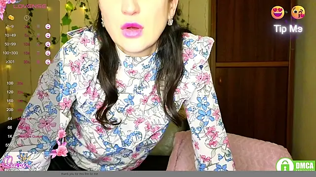 Alianna_Solo_Kisses webcam