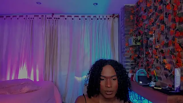 LaGoldenBitch webcam