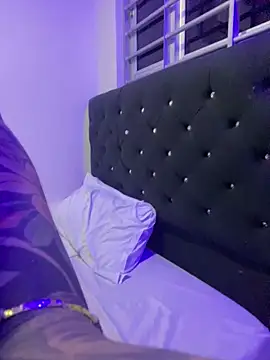 Luna_bigtitss777 webcam