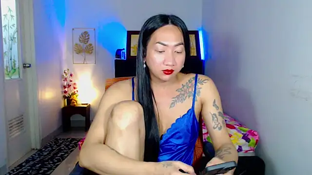 LovelyQueen69 webcam