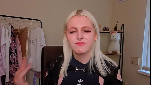 KellyyMcGuire webcam