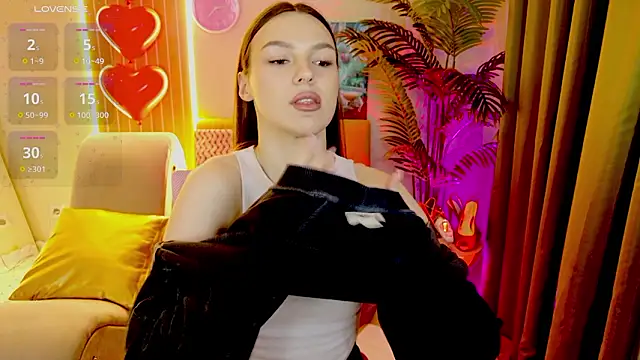 MaxinCarroll from StripChat is Freechat