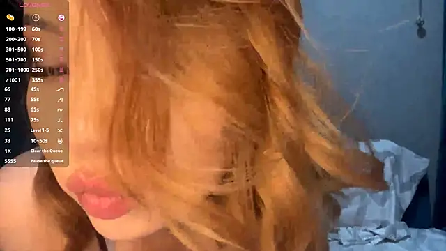 Ur_neighbor_Kira webcam