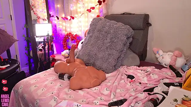 Angel-Lewd-Cake webcam