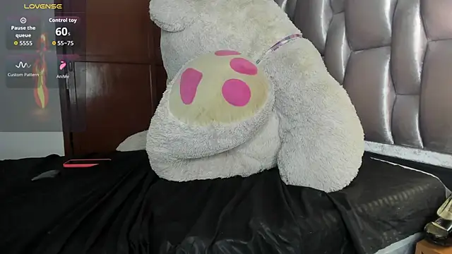 Zahra_milks from StripChat is Freechat