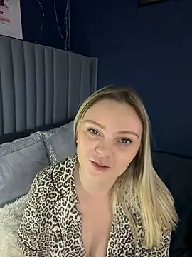 Webcam Model (Sky25x)  is live.Free join now!