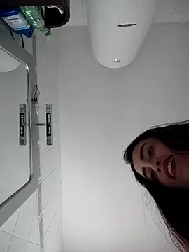 MissNyraSecret webcam