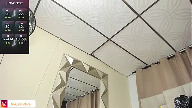 Mia_scarlet69 webcam