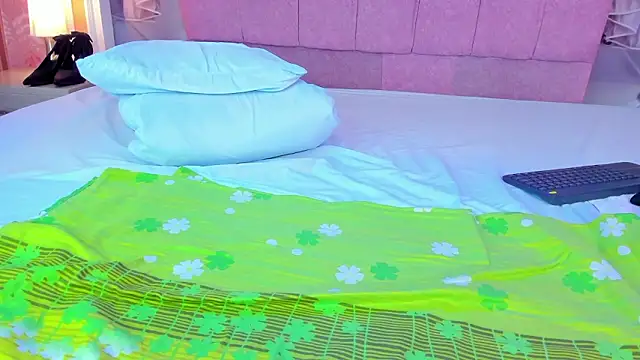 mishell_lovely webcam