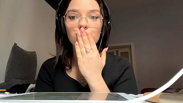 Leilla_Marusel webcam