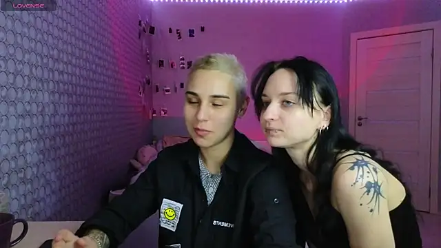 escaped_brides - Escaped_Brides's free webcam