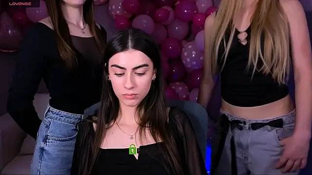 kaisy_star (Ask my age) - play tits each other