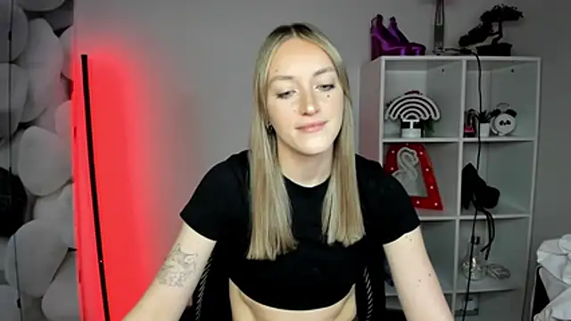 EvelynBlond webcam