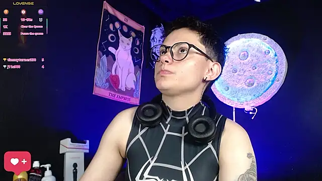 girl_intense444 webcam