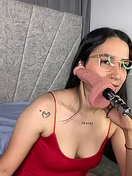 Webcam Model (Val12777)  is live.Free join now!