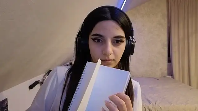 KizzieSchronce webcam