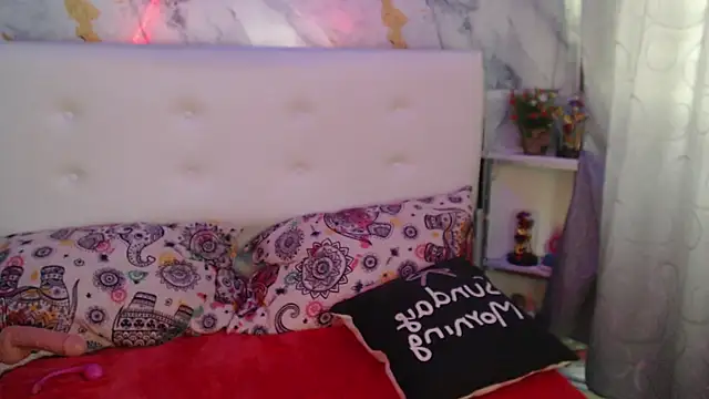 Nicolelewllss webcam