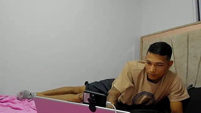 Hana_and_Zeta webcam