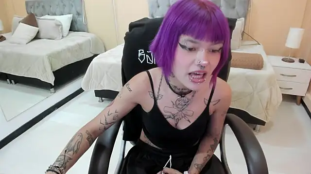 Bela_Craxkerr webcam