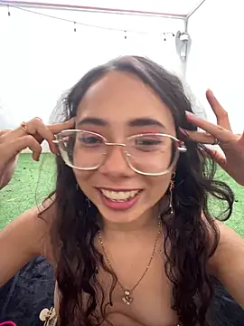 alicia-petite webcam