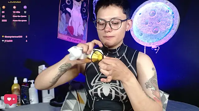 girl_intense444 webcam