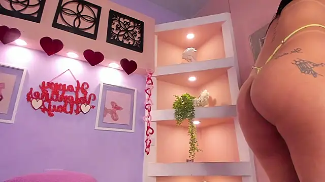 IsabellaaHill_ webcam