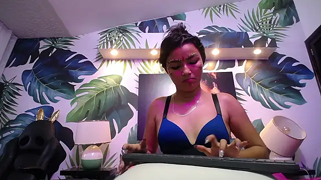 gurisha_priya webcam