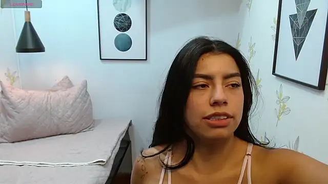 Laia_white webcam