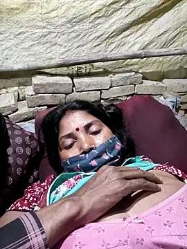 Indiandesicouple155 webcam