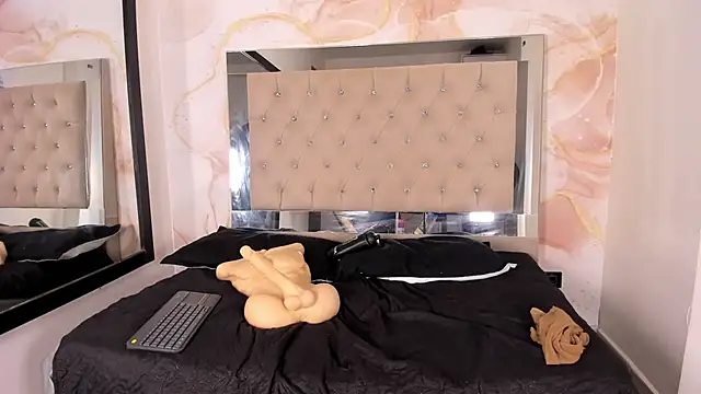 ainaah_ - Ainaah_'s free webcam - UK Sex Cams