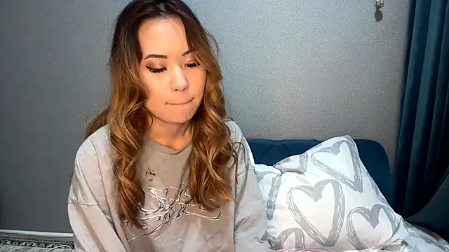 Ur_neighbor_Kira webcam