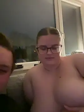 CurvyPaar2 webcam
