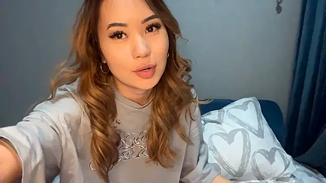 Ur_neighbor_Kira webcam