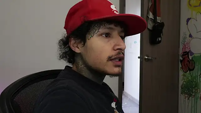 trieone - Trieone's free webcam - UK Sex Cams