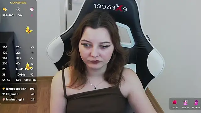 pretty_little_thing webcam