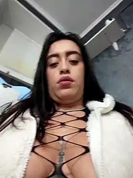 MissNyraSecret webcam