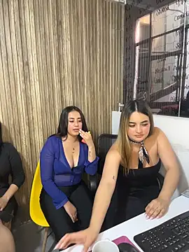 Antonella_Juliet... Live Webcam on Stripchat