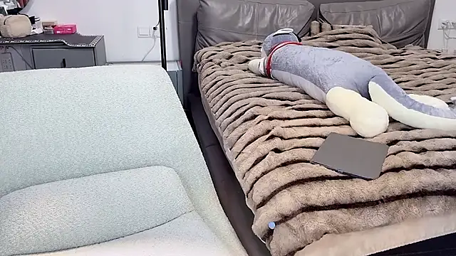 美女naiyaomeimei在线直播