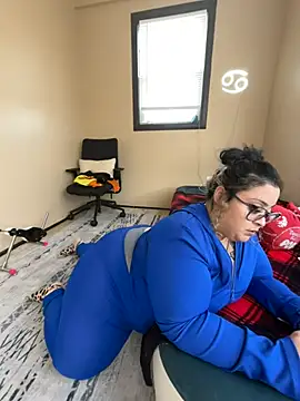 Webcam Model (Tillymarie)  is live.Free join now!