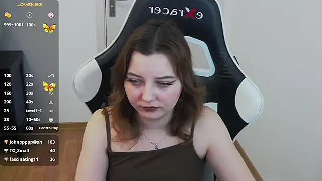 pretty_little_thing webcam