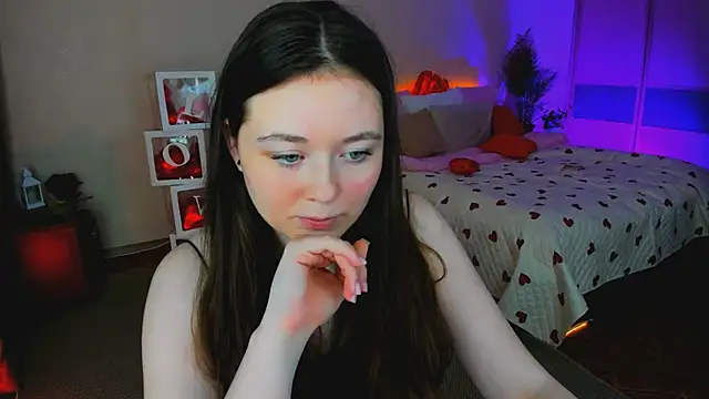 AlluringLookk webcam